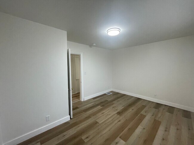 Building Photo - 475 Wilson St