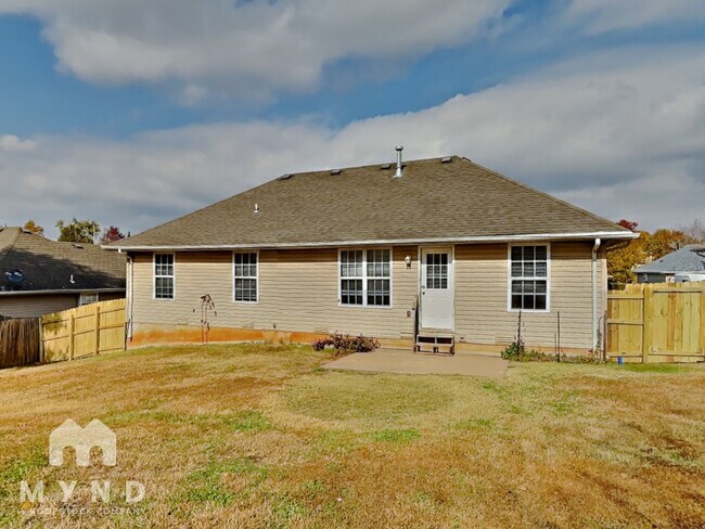 Building Photo - 1000 W Snider St