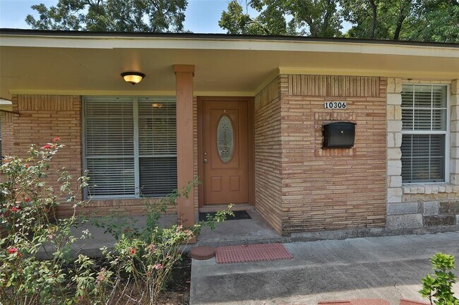 Building Photo - 10306 Oboe Dr