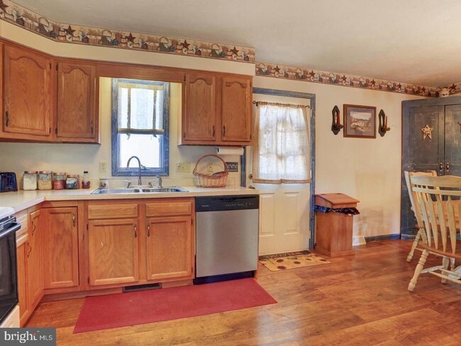 Building Photo - 16 Colonial Dr