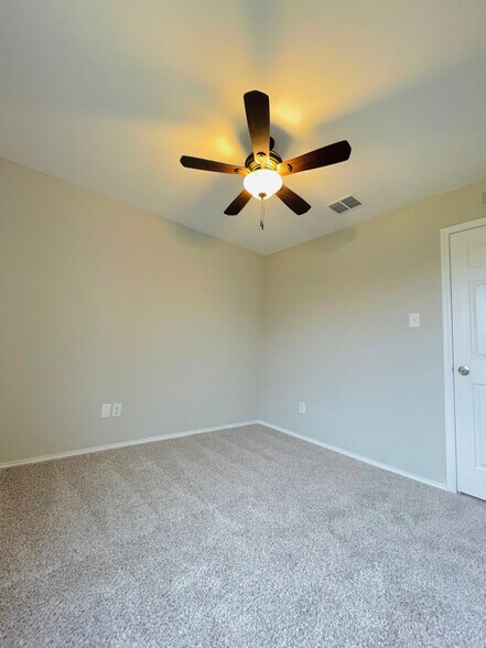 Building Photo - 604 Poncho Ln