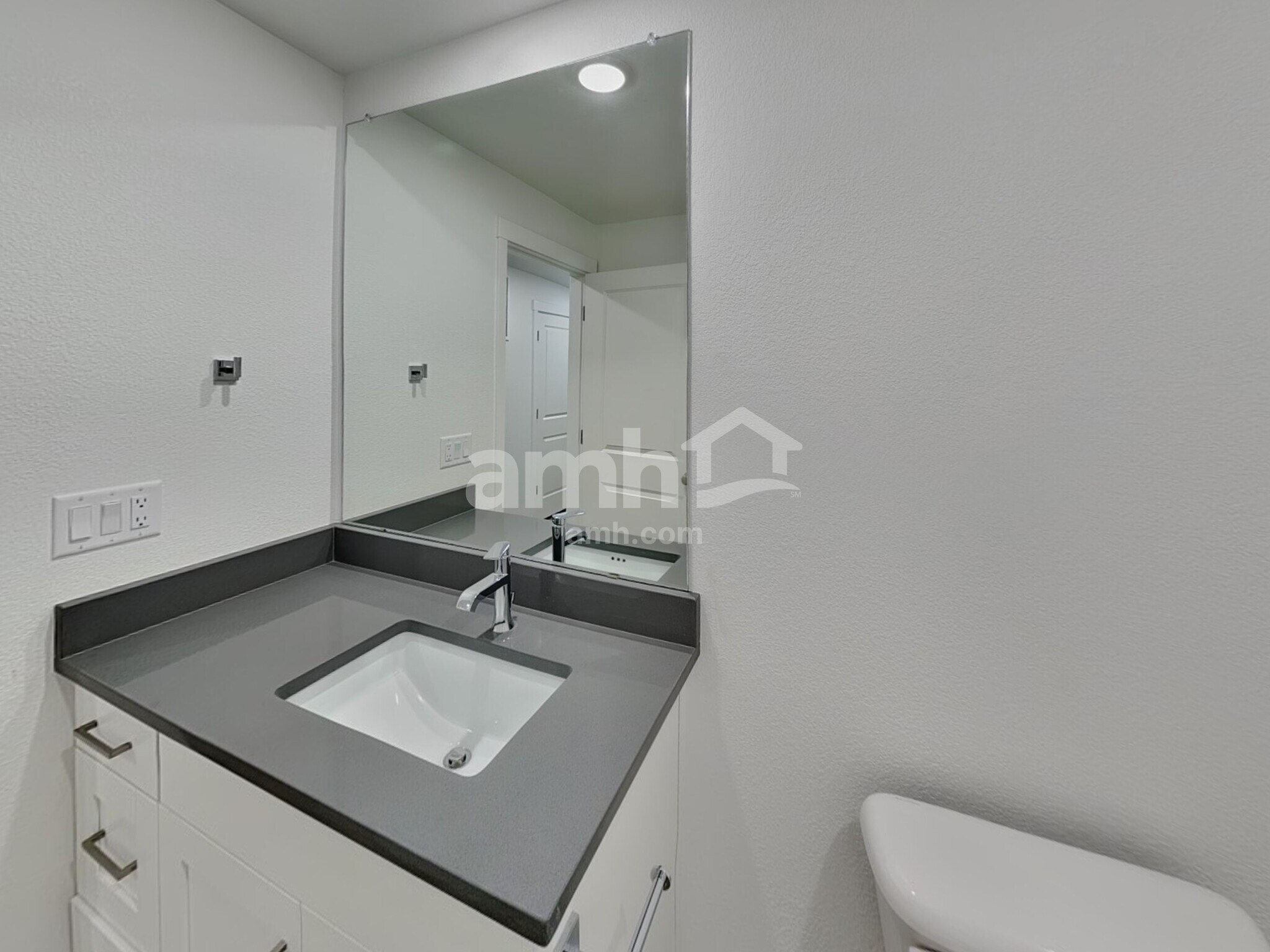 Building Photo - 350 N Addison Way