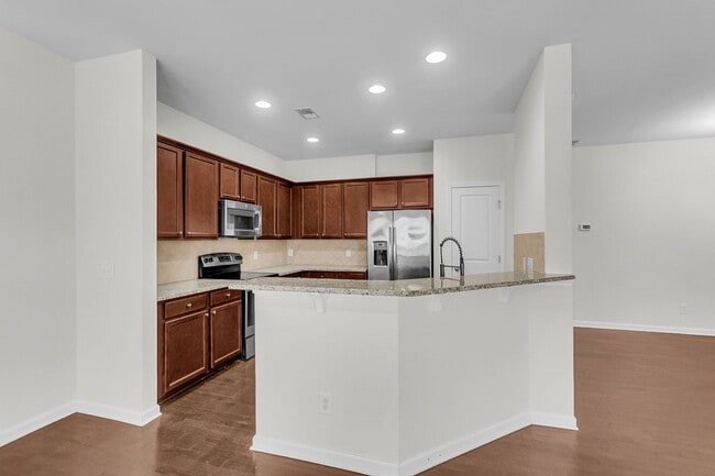 Building Photo - Spacious Summerville Home Near Historic Downtown