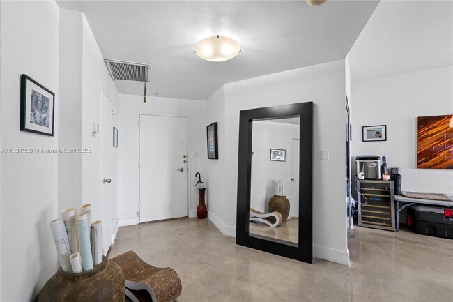 Building Photo - 4925 Collins Ave