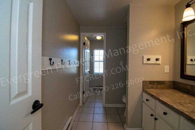 Building Photo - 661 Hanna St