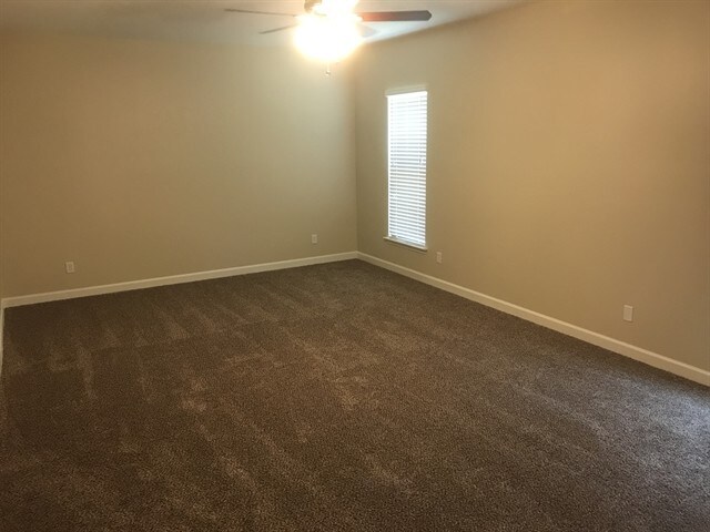 Building Photo - 24 Chapel Lk N