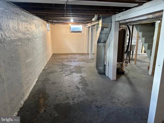 Building Photo - 2511 Charles St