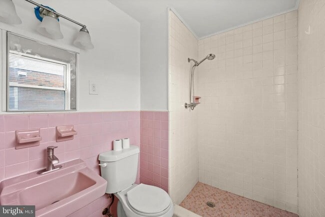 Building Photo - 7727 Langdon St