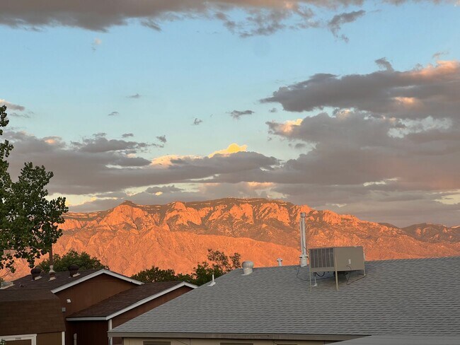 Building Photo - RIO RANCHO-VISTA HILLS