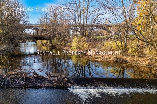 Building Photo - 193 Bridge St