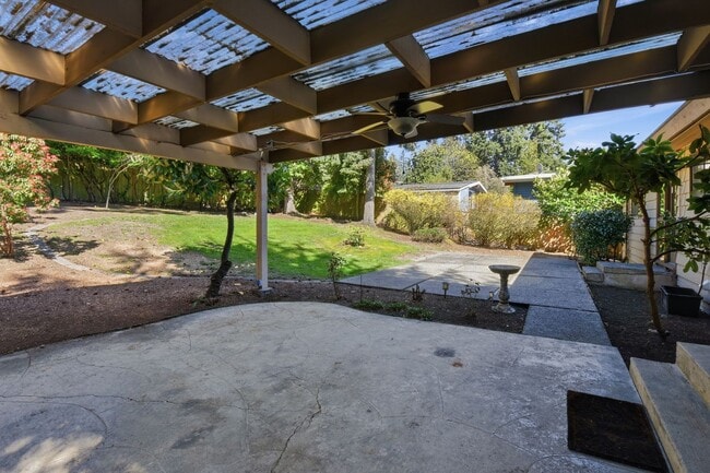 Building Photo - 3bd/2ba Bellevue Home