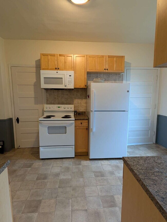 Building Photo - Bright & Charming 3BR With Garage Included In NE Minneapolis