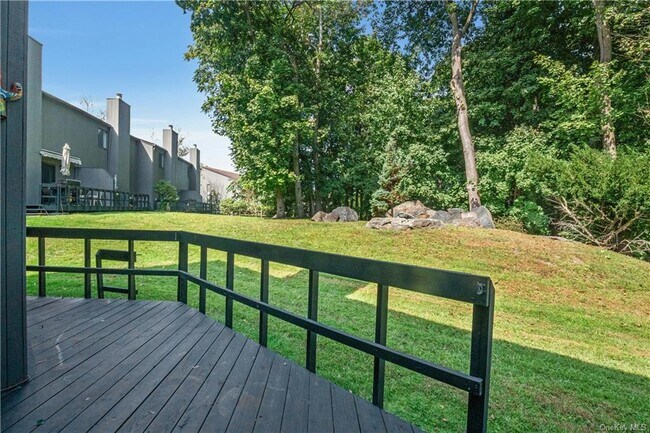 Building Photo - 126 Stone Oaks Dr