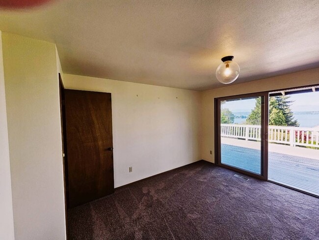 Building Photo - 4 Bed 2.5 Bath Kirkland - Lake WA Schools