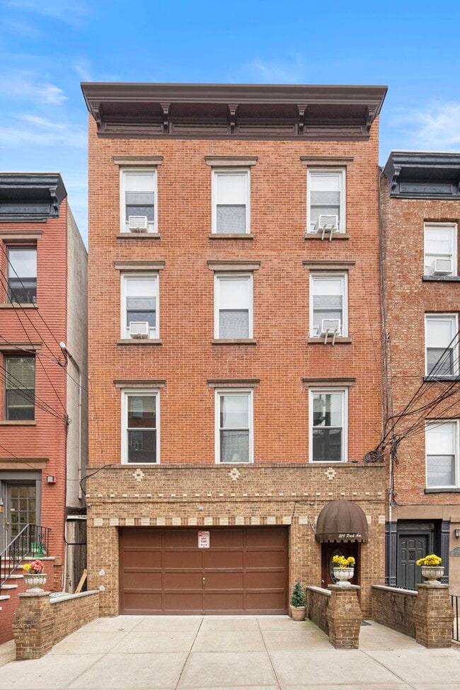 Building Photo - 229 Park Ave