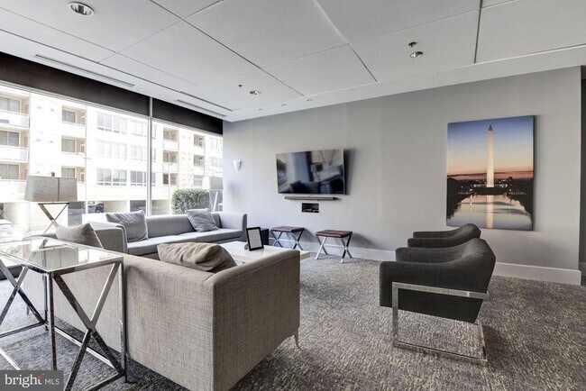 Building Photo - 355 I St SW