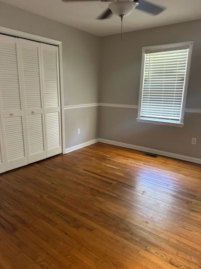 Building Photo - 3 BR 1 BA near Onslow Pines Park