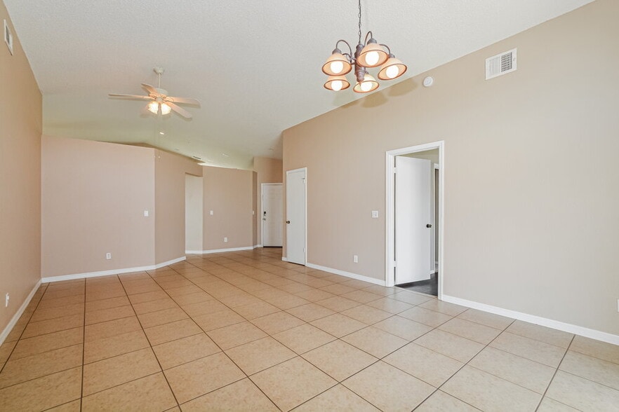 Building Photo - 3100 Orchard Pl