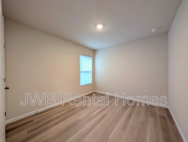 Building Photo - 1667 Helena St