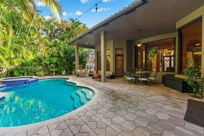 Building Photo - 10775 Blue Palm St