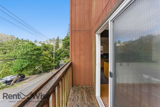 Building Photo - 6845 Thornhill Dr