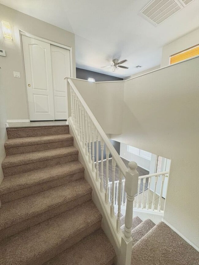 Building Photo - 4BR / 2.5BA Home with Expansive Lot – 2-Car Garage, Community Pools & Golf