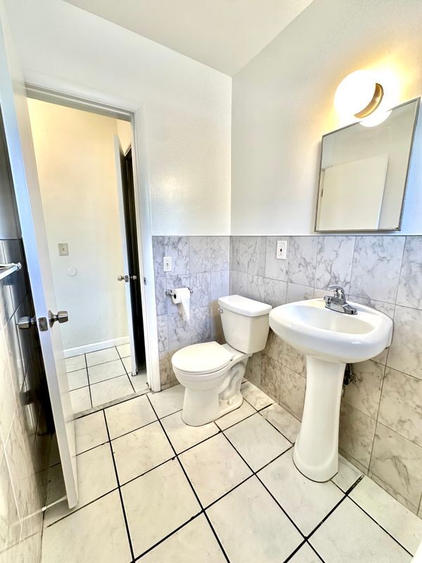 Building Photo - 15002 NE 11th Ct
