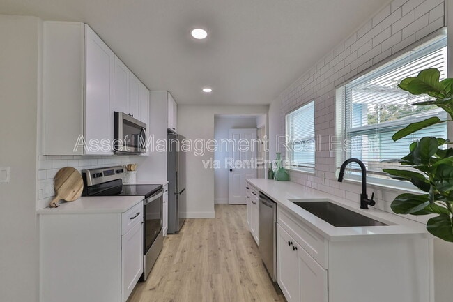 Building Photo - 875 53rd Terrace N