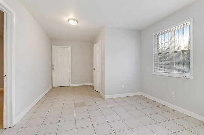Building Photo - Charming 3 BD 2 BA Decatur Home Near Downtown Atlanta! ***$250 OFF ON THE FIRST MONTH’S RENT!***
