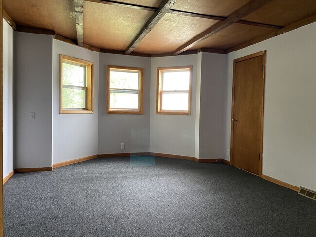 Building Photo - 333 Gardinier St