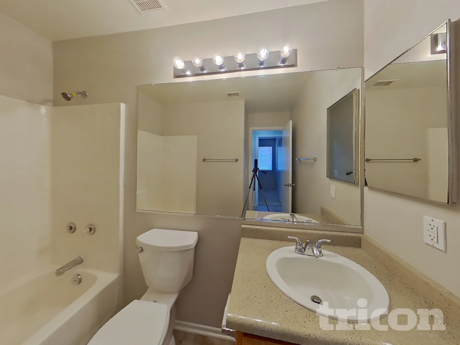 Building Photo - 12425 N 42nd Dr