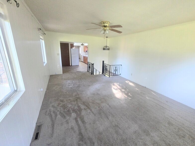 Large Family Room View #2 - 3405 S Oxford Ave