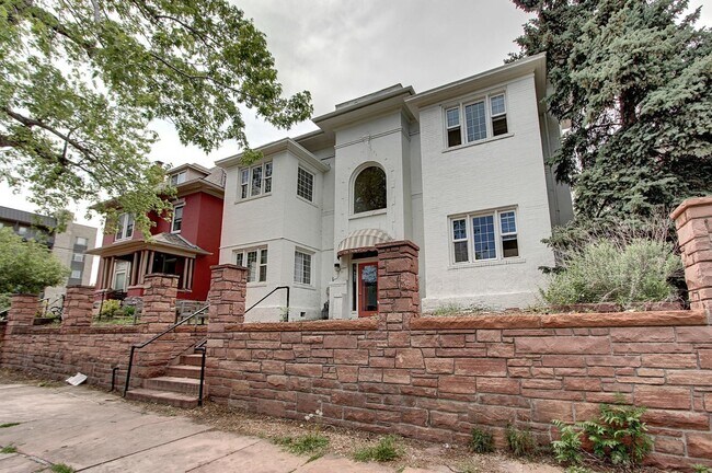 Building Photo - Spacious 1 Bed 1 Bath Denver Apartment in Capitol Hill! Available August!