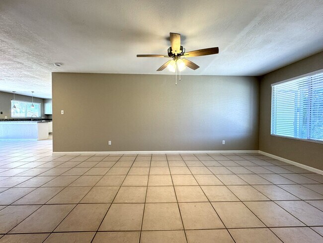Building Photo - BEAUTIFULLY UPDATED CHANDLER HOME WITH HUGE YARD, BONUS ROOM & FIREPLACE!
