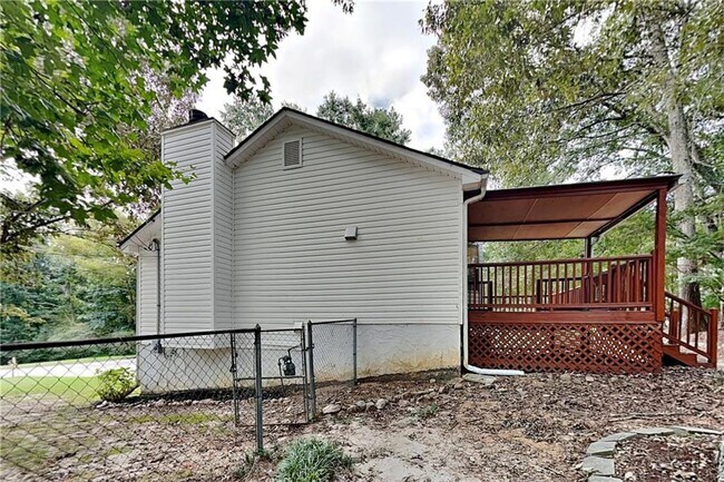 Building Photo - 123 Burton Dr