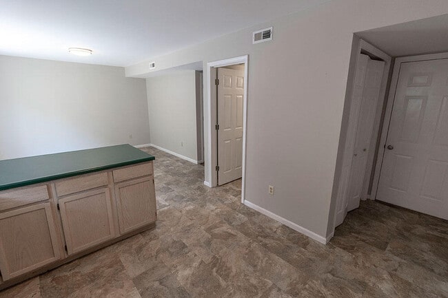 Building Photo - 214 Nikki Way