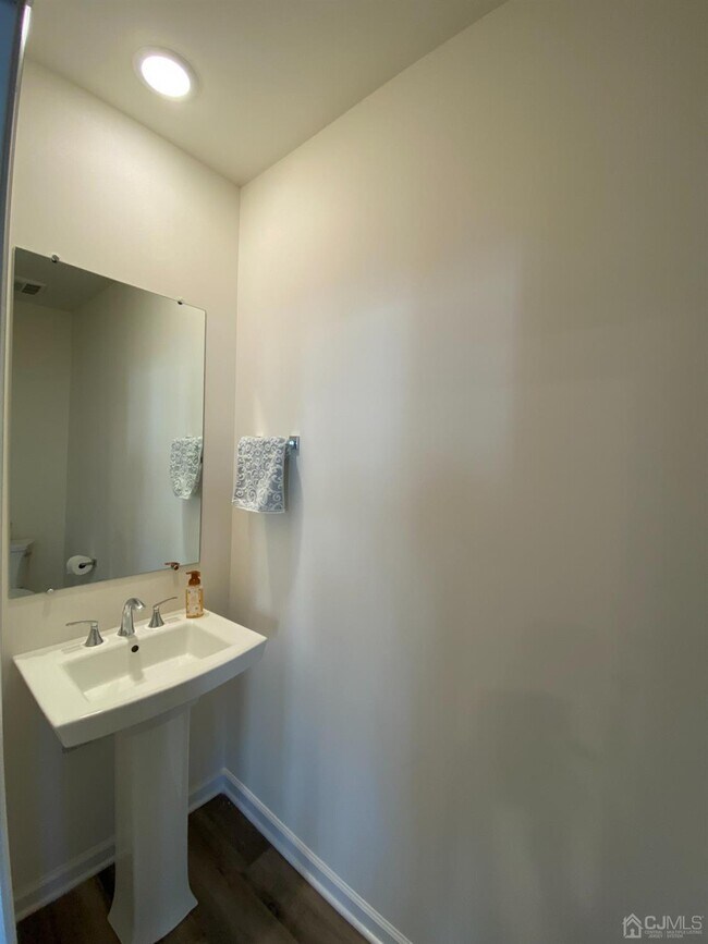 Building Photo - 246 Park Ln