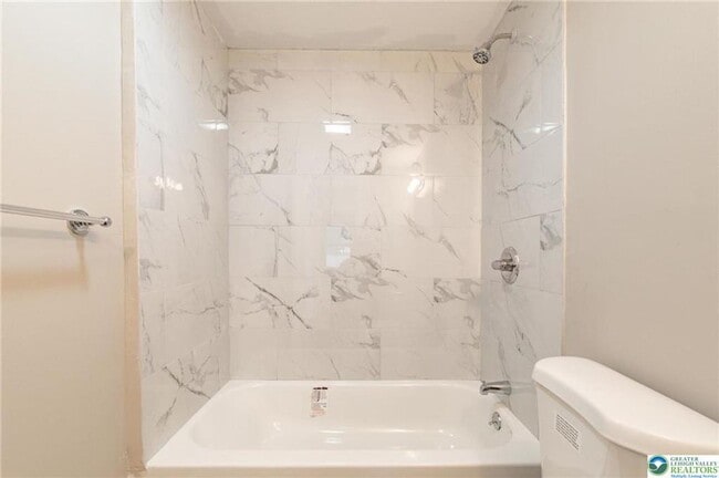 Building Photo - 1240 Pembroke Rd