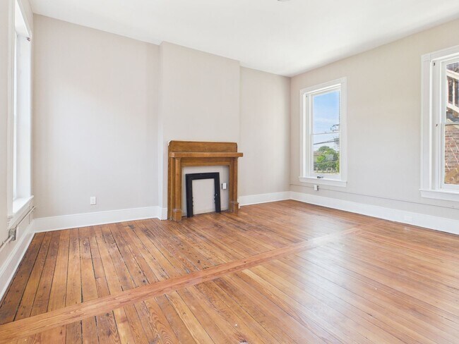 Building Photo - 7 E Franklin St