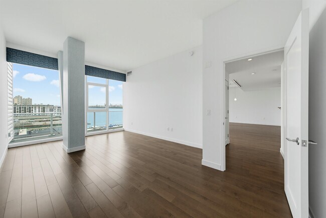 Building Photo - 800 Ave at Port Imperial