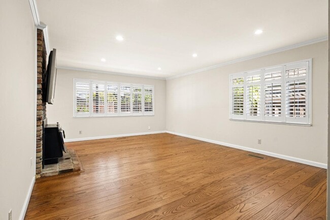 Building Photo - 5525 Amby Dr