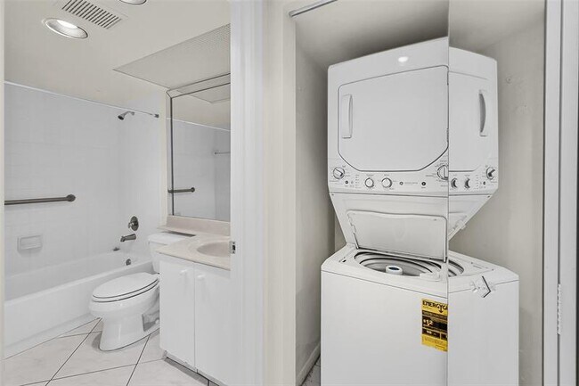 Building Photo - 1604 Abaco Dr