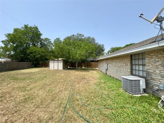 Building Photo - 821 Guadalupe St