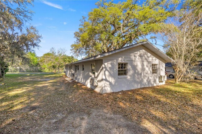 Building Photo - 403 NE 26th Ct