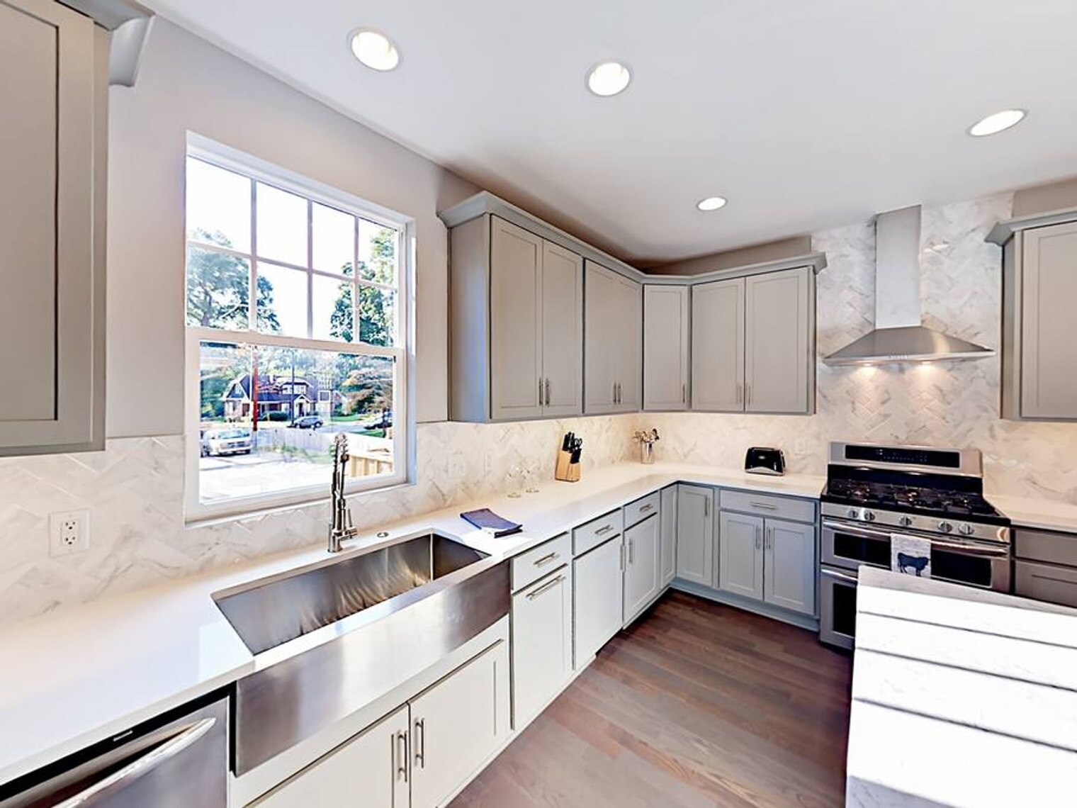 Building Photo - 2125 8th Ave S