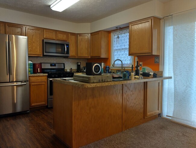 Building Photo - Spacious 2bd/2ba in Williamsburg