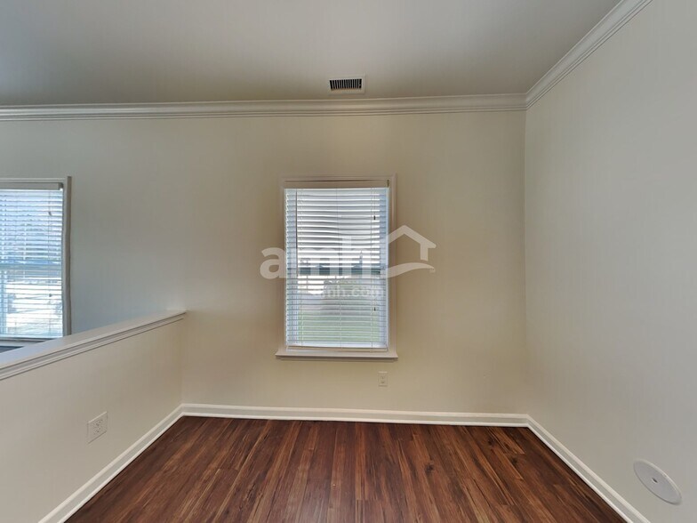 Building Photo - 9907 Fernspray Rd