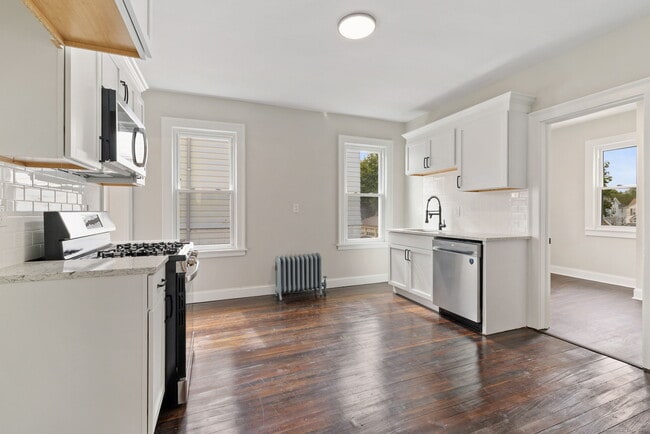 Building Photo - 279 Linwood St
