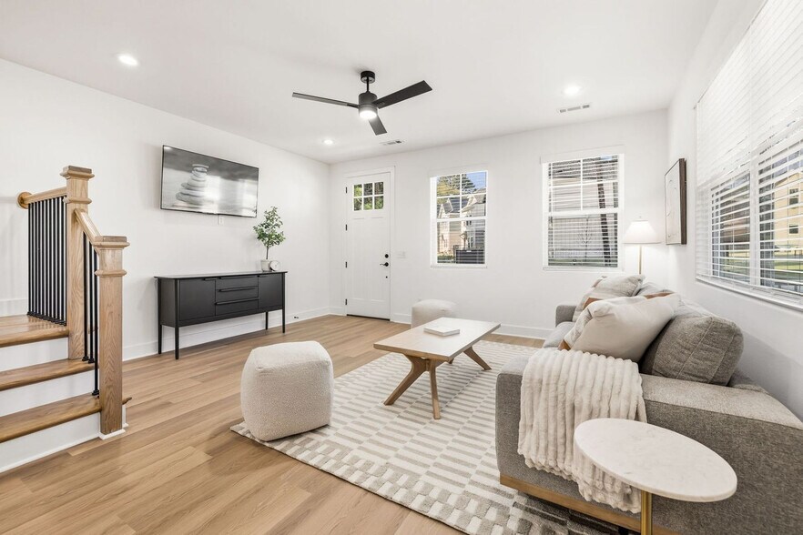 Building Photo - 1337 Van Buren Ave