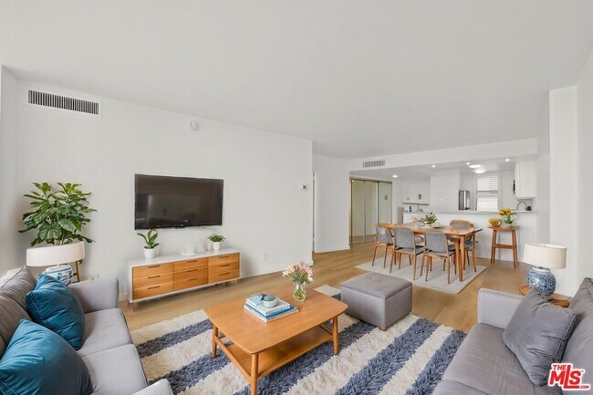 Building Photo - 4316 Marina City Dr